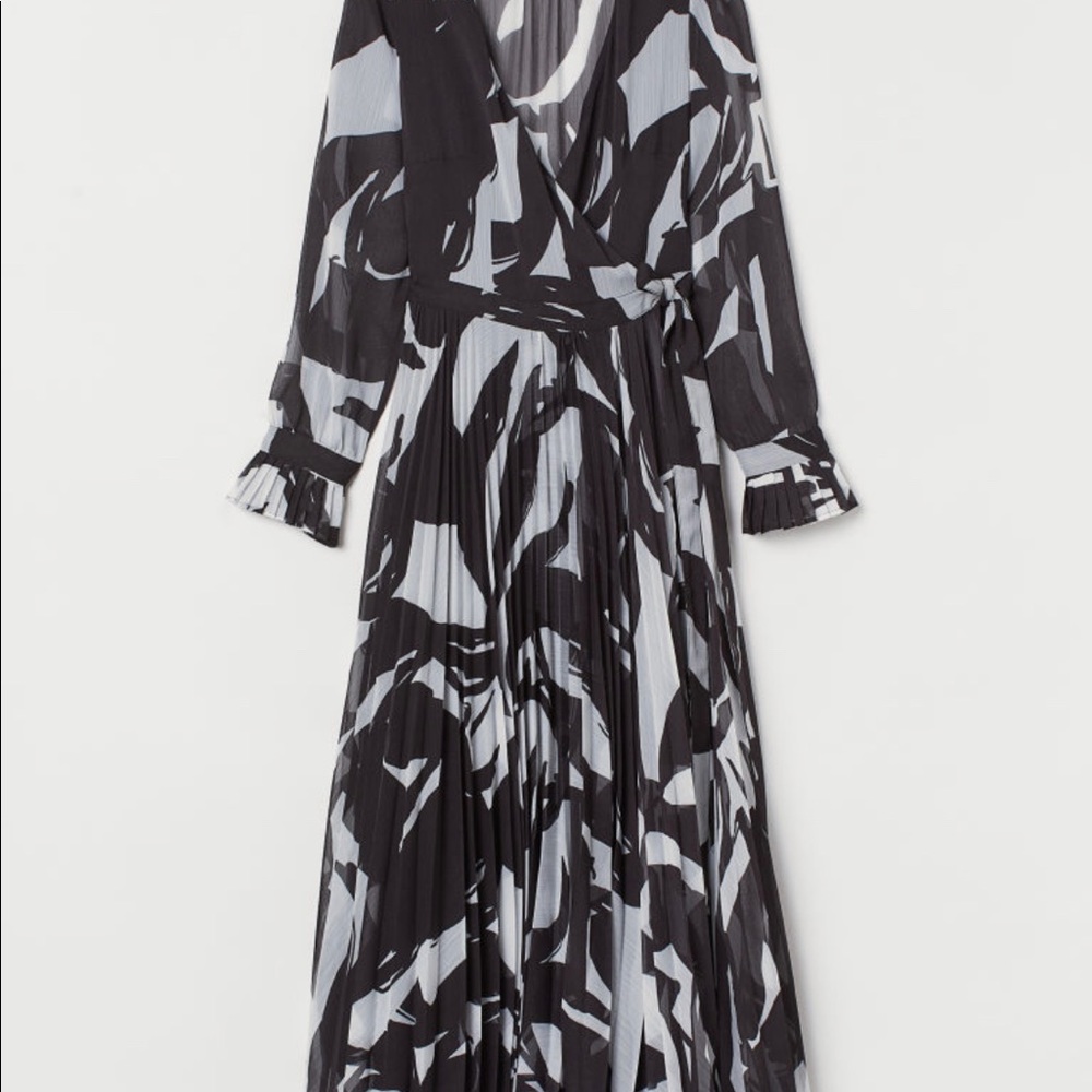 New with tags Chiffon V neck dress from H&M